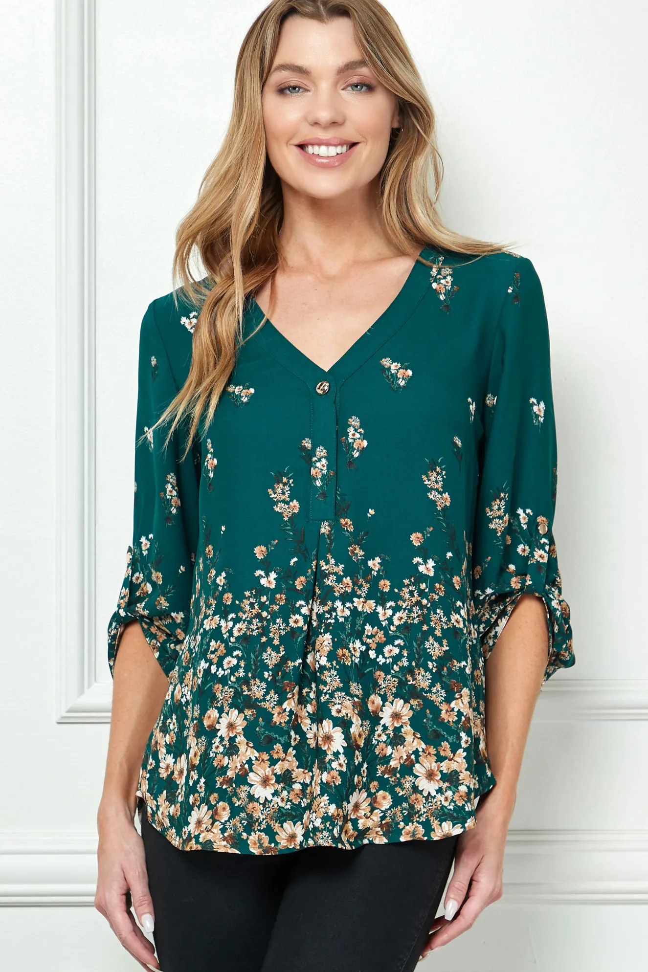 3/4 Button Tab Sleeve Big Button V-Neck Border Print Popover Blouse in Hunter Green
