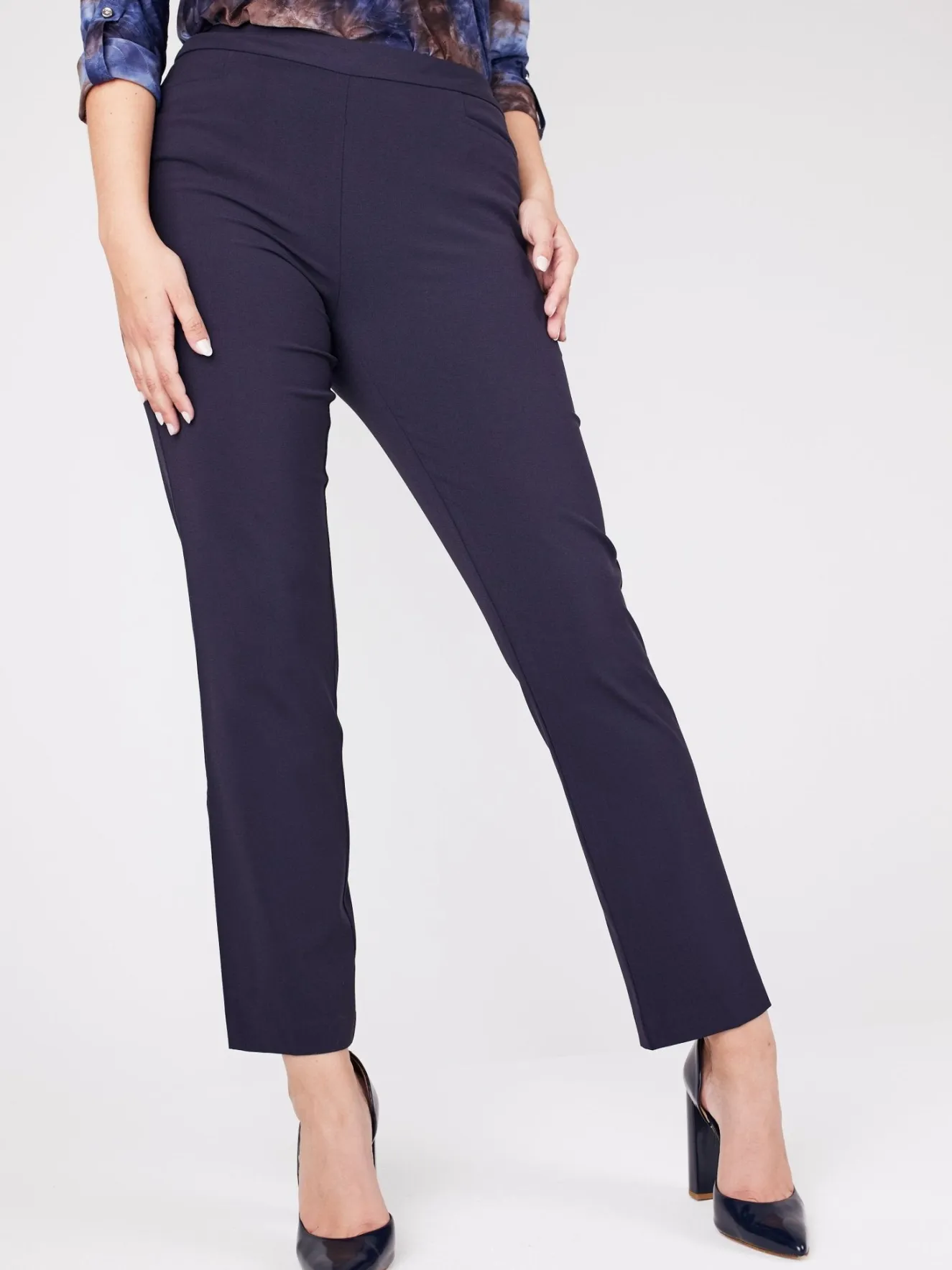 Roz & Ali™ Secret Agent Tummy Control Taper Pants - Petite