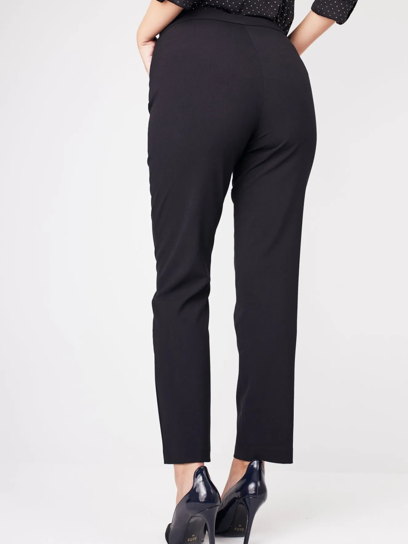 Roz & Ali™ Secret Agent Tummy Control Taper Pants - Petite