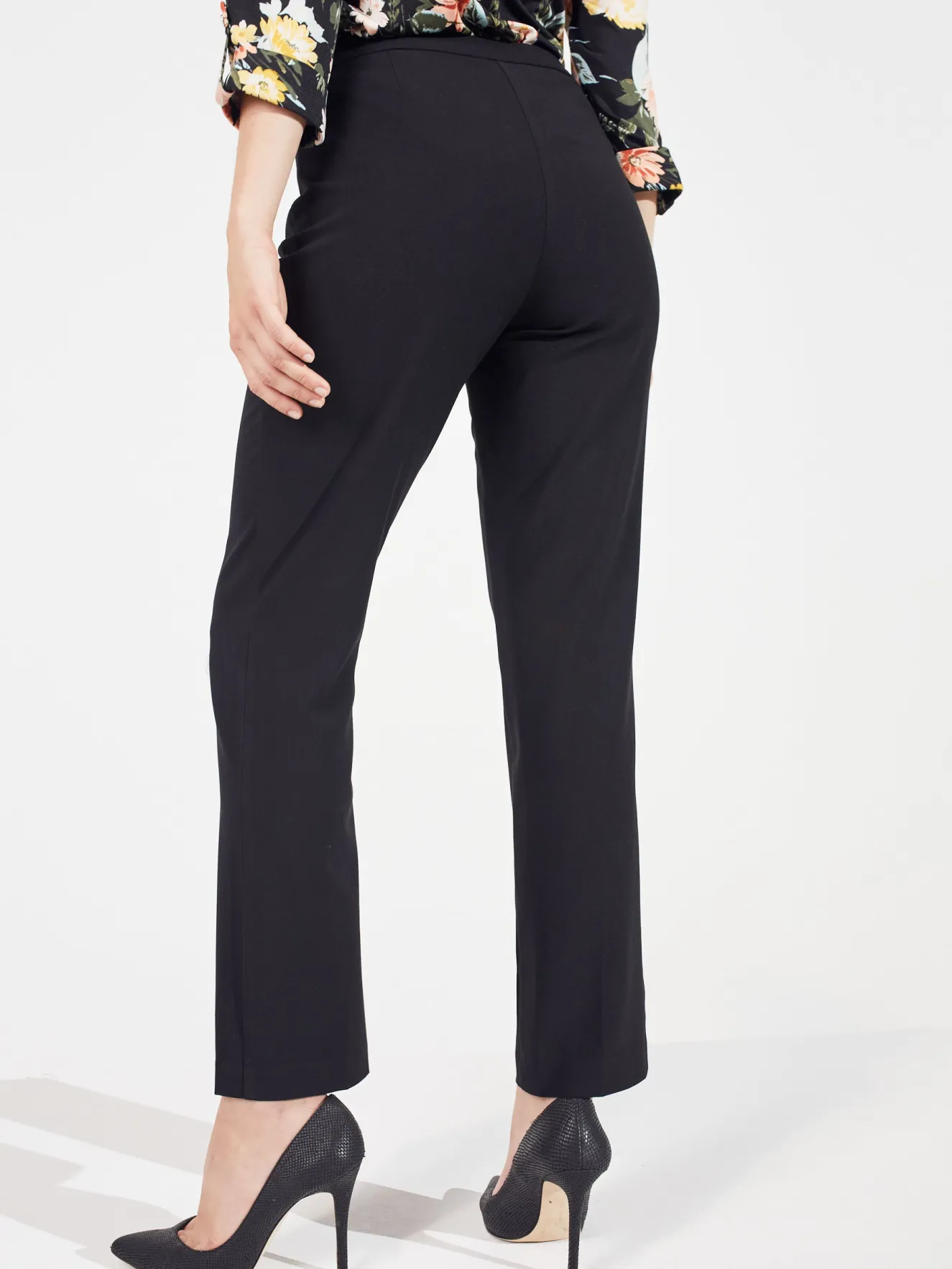 Roz & Ali™ Secret Agent Tummy Control Taper Pants - Short Length