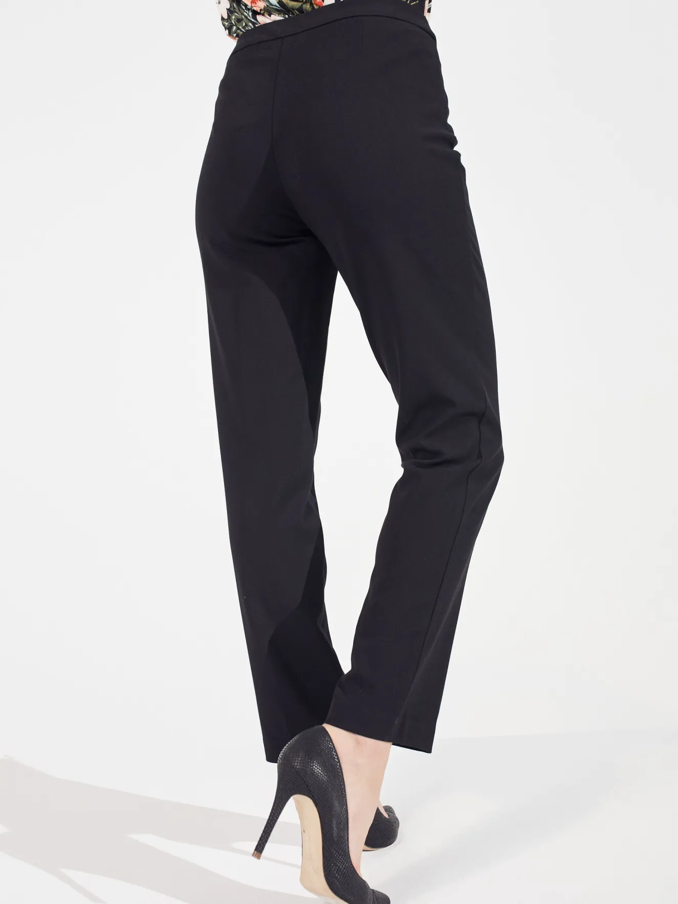 Roz & Ali™ Secret Agent Tummy Control Taper Pants - Short Length