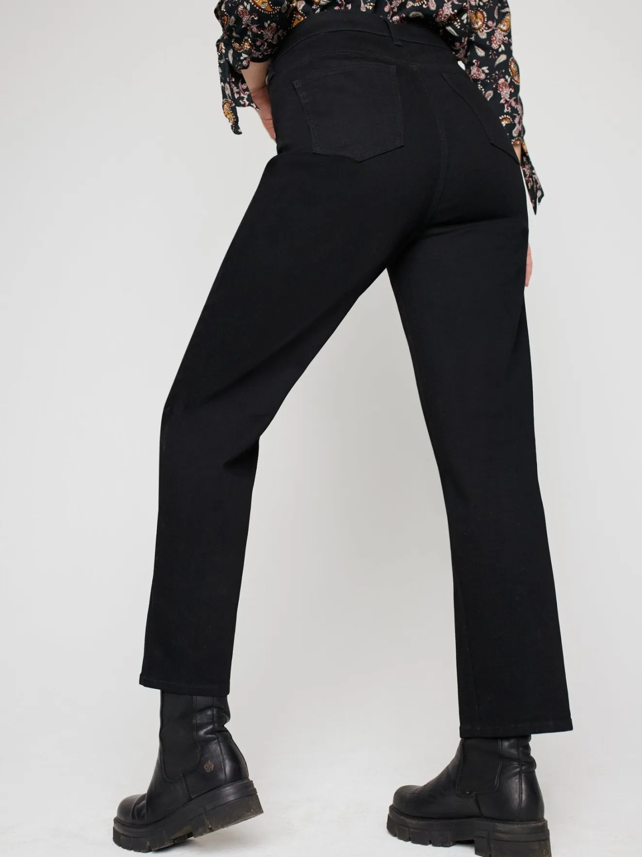 Westport Signature Black Straight Leg Jeans
