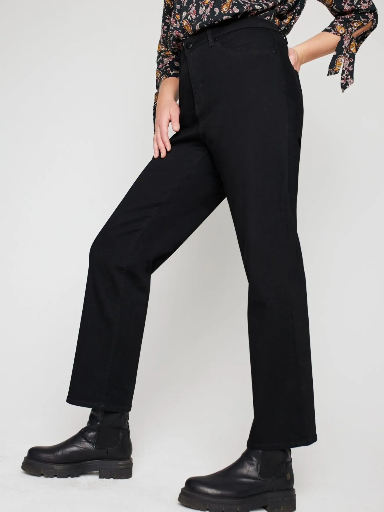 Westport Signature Black Straight Leg Jeans