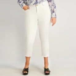Westport Signature Fray Hem Capri in White - Plus