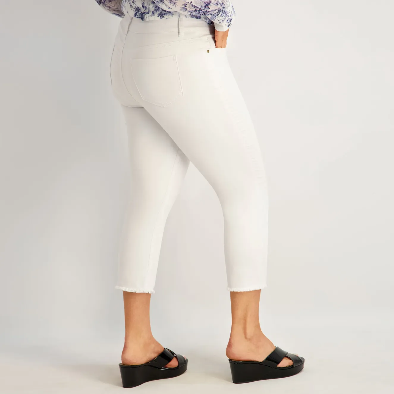 Westport Signature Fray Hem Capri in White - Plus
