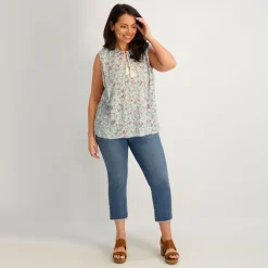 Westport Signature Fray Hem Capri in Dark Wash - Plus