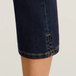 Westport Signature Side Slit Capri in Rinse