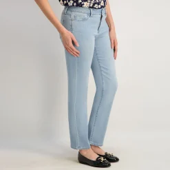 Westport Signature Straight Leg in Light Wash