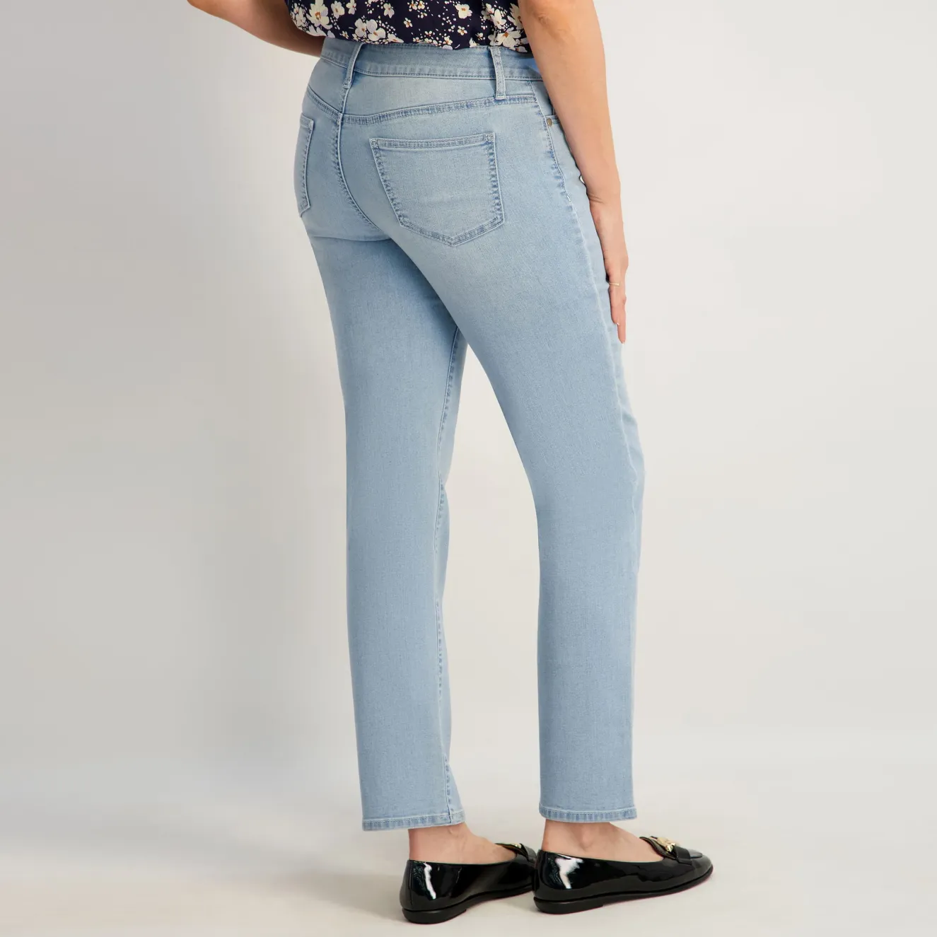 Westport Signature Straight Leg in Light Wash