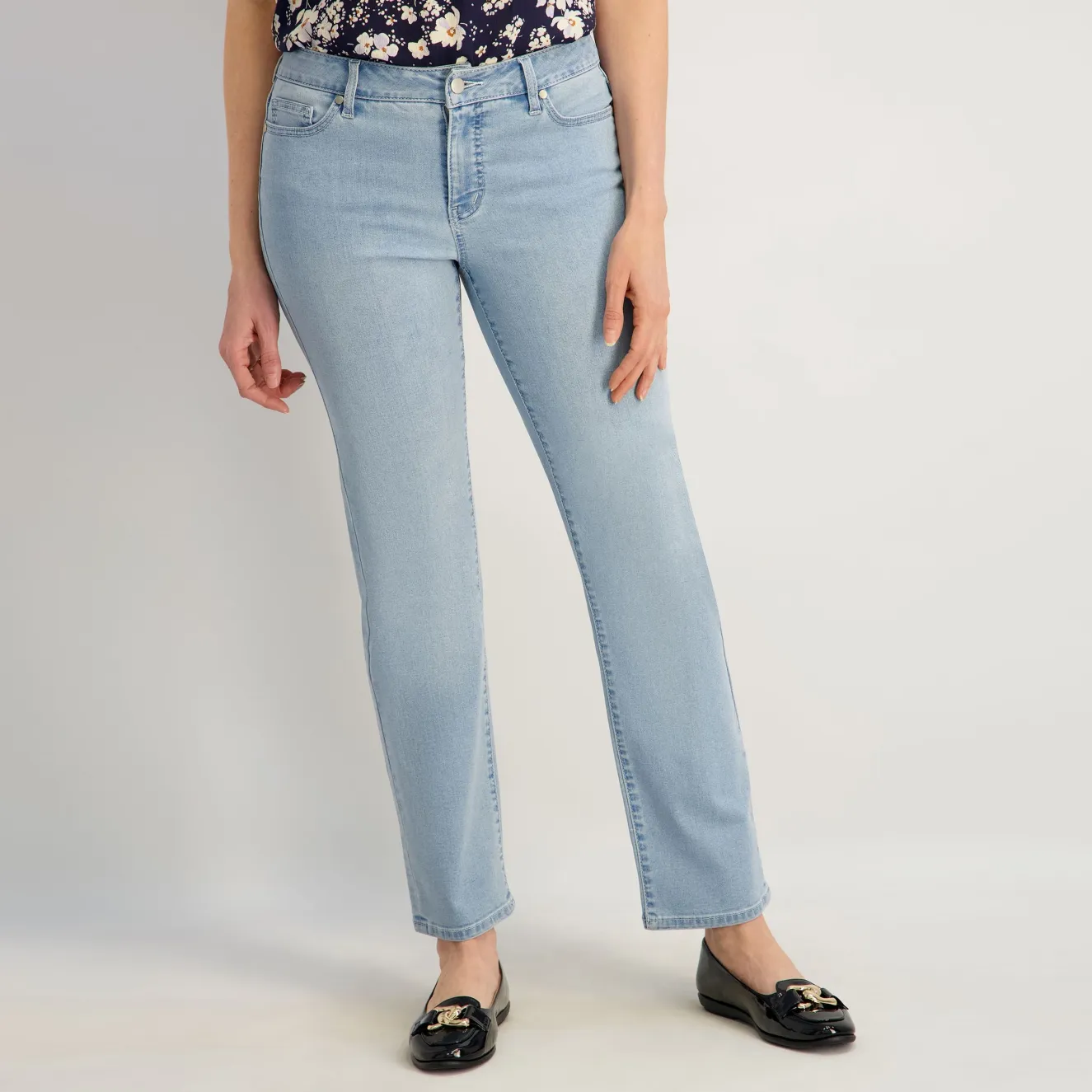 Westport Signature Straight Leg in Light Wash